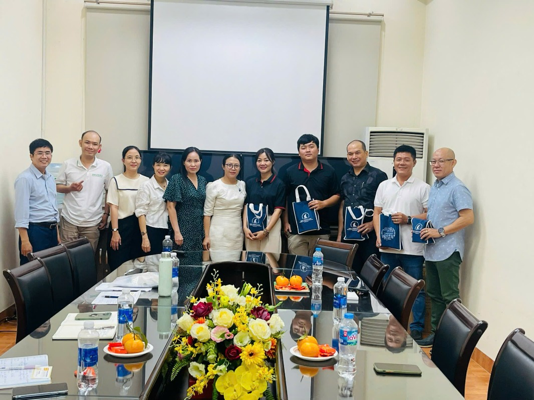 C100 vs Khoa Vât Liệu