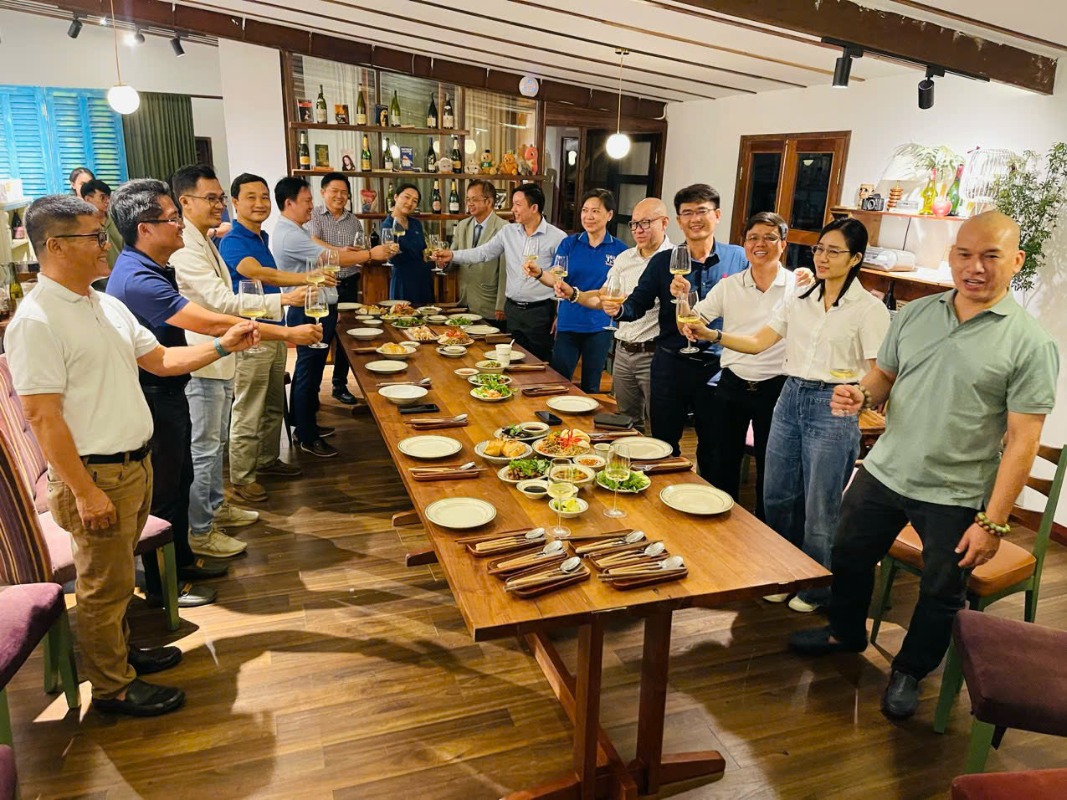 2. Các buổi họp mặt và sự kiện