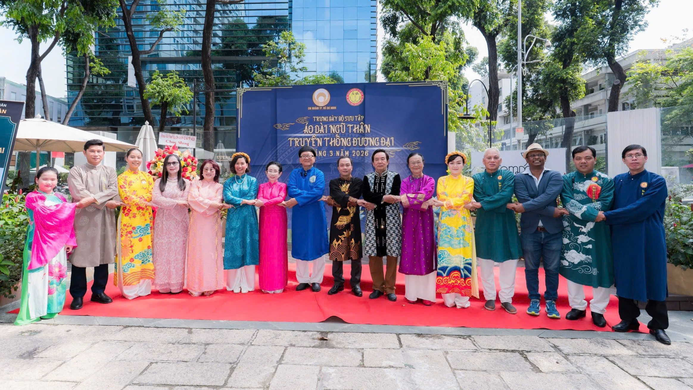 Ngắm đường nét tinh xảo trong bộ sưu tập áo dài ngũ thân truyền thống đương đại