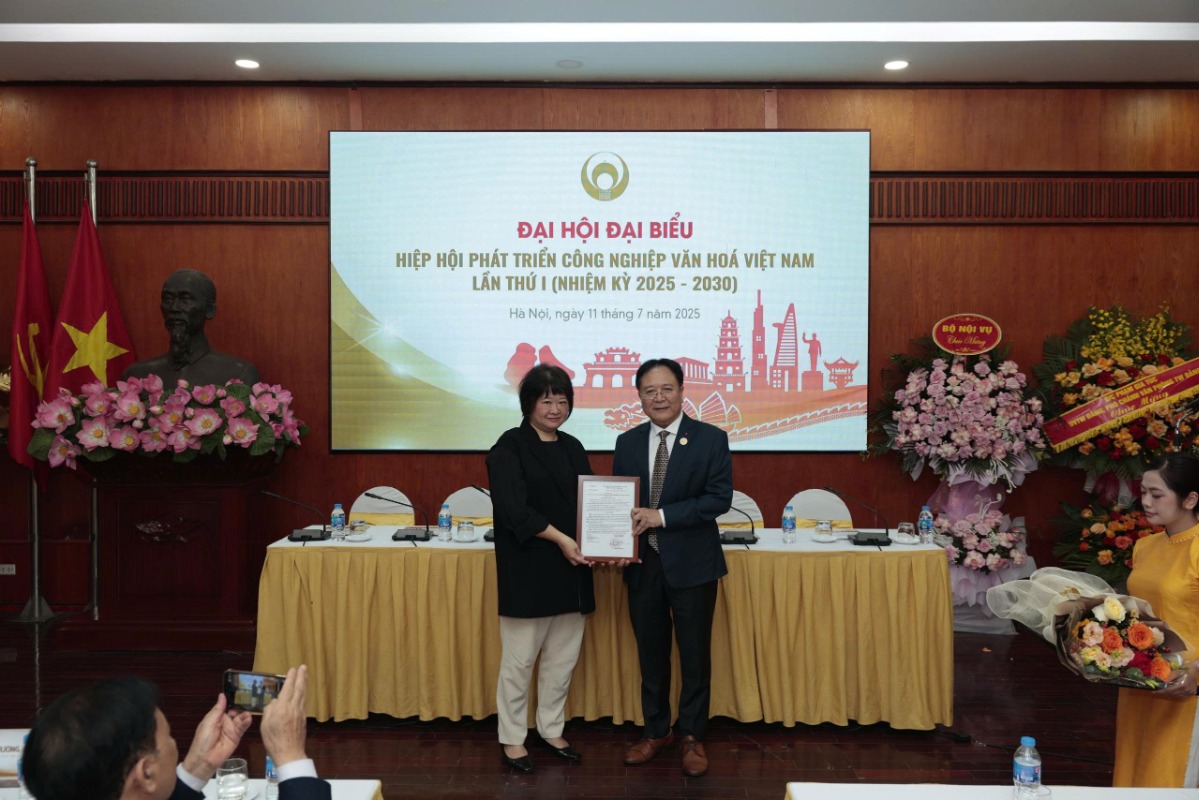 Trao quyết định